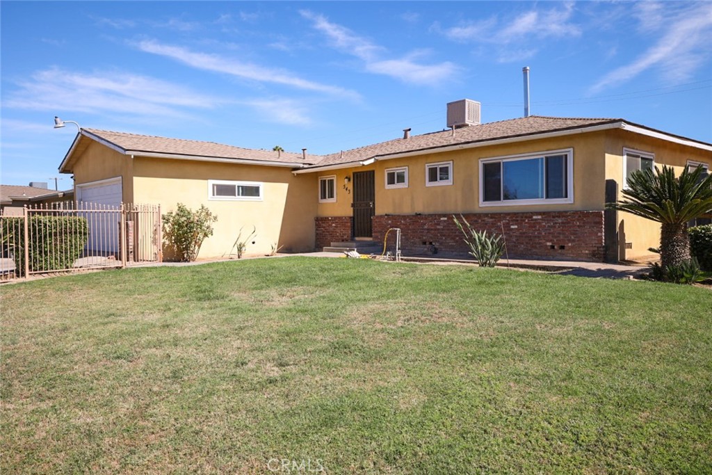 543 E Hopkins Ave, Fresno, CA 93706