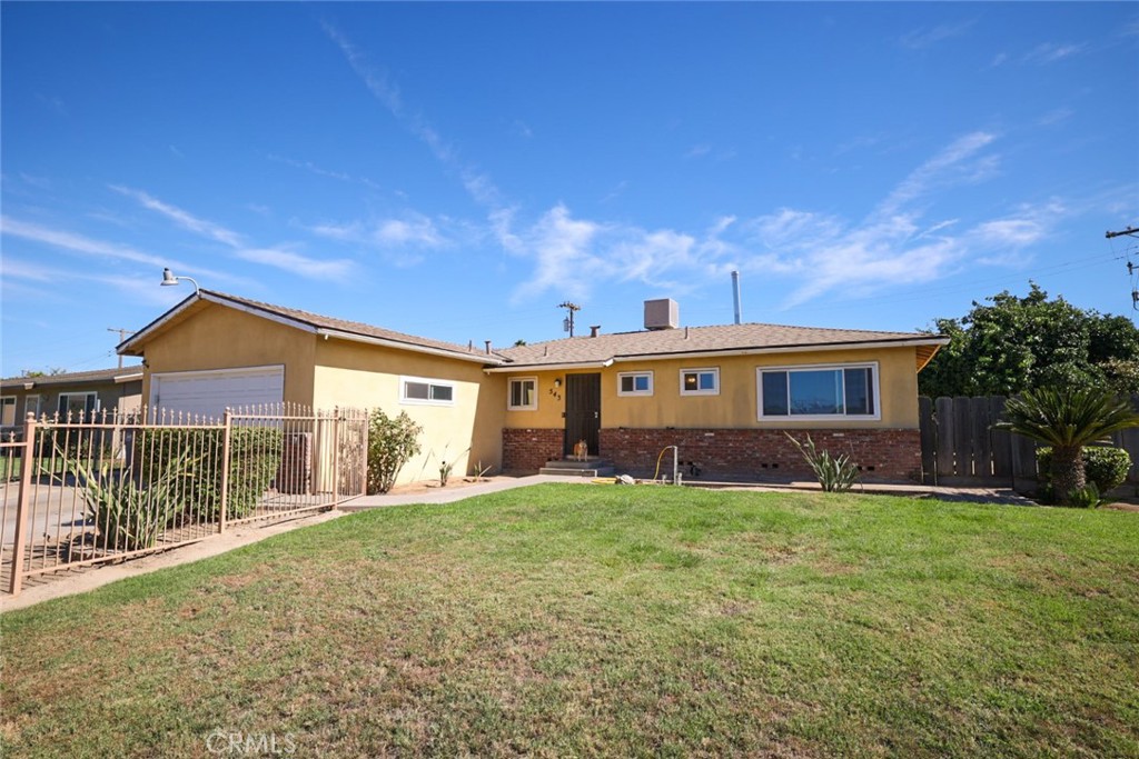 543 E Hopkins Ave, Fresno, CA 93706