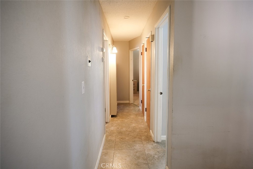 543 E Hopkins Ave, Fresno, CA 93706