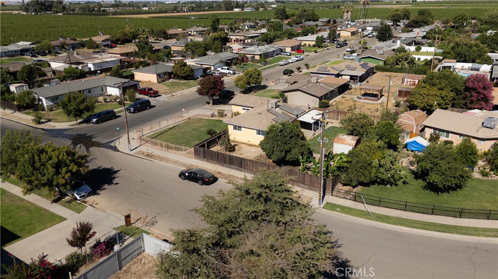 543 E Hopkins Ave, Fresno, CA 93706