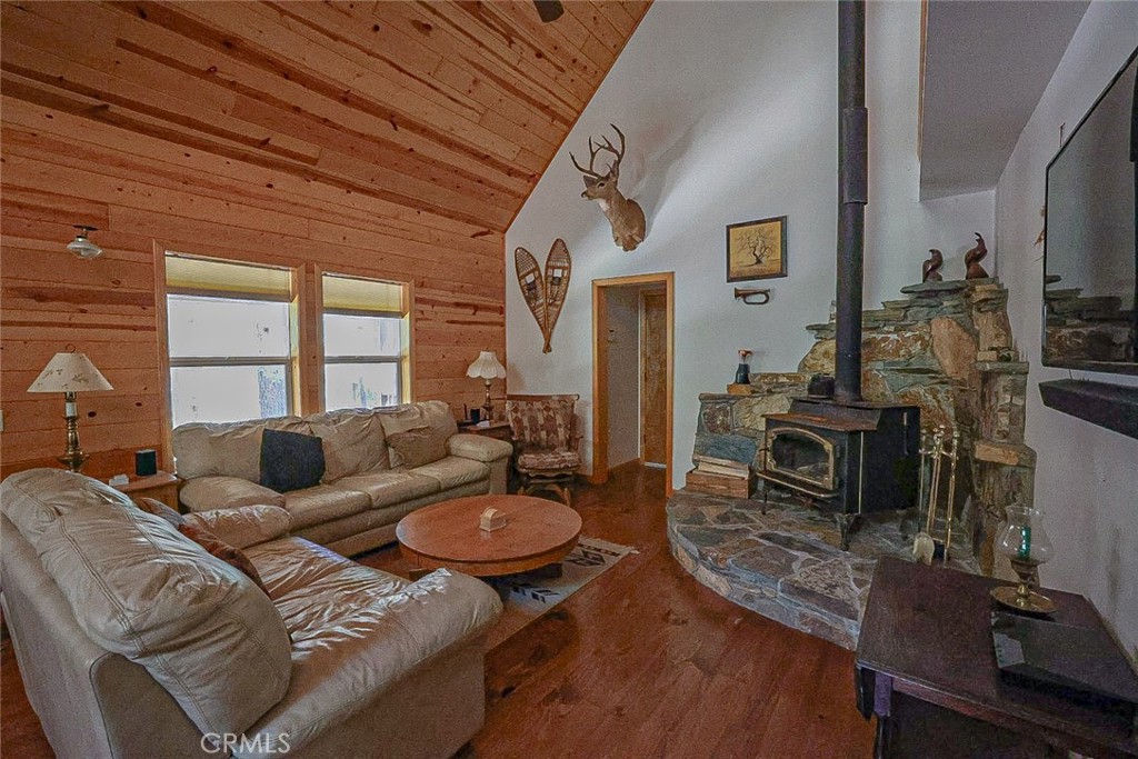 67922 Beasore Rd, Bass Lake, CA 93604
