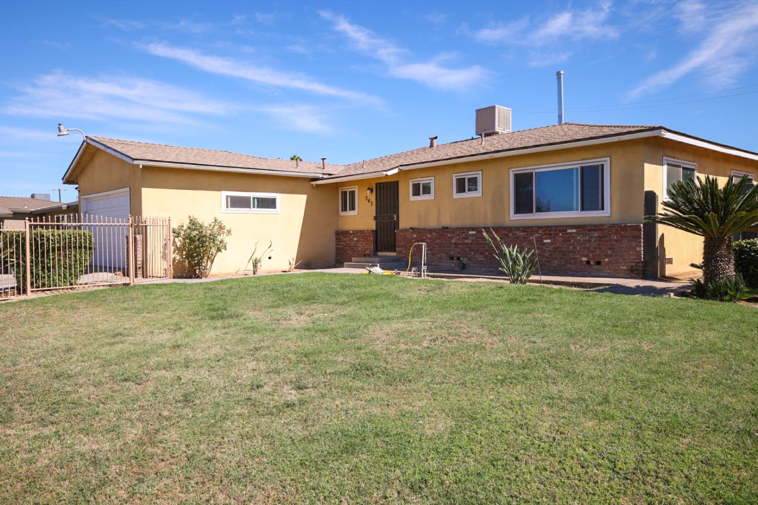 543 E Hopkins Ave, Fresno, CA 93706