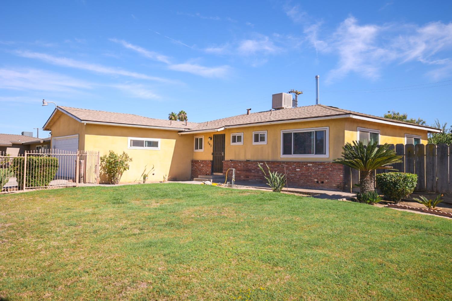 543 E Hopkins Ave, Fresno, CA 93706