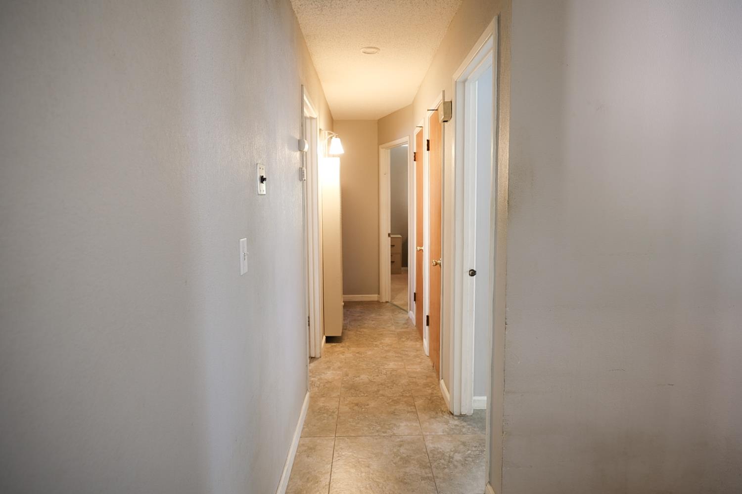 543 E Hopkins Ave, Fresno, CA 93706