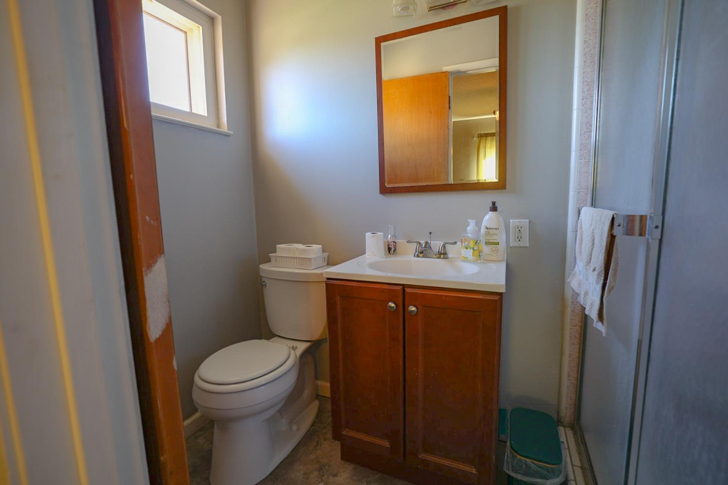 543 E Hopkins Ave, Fresno, CA 93706