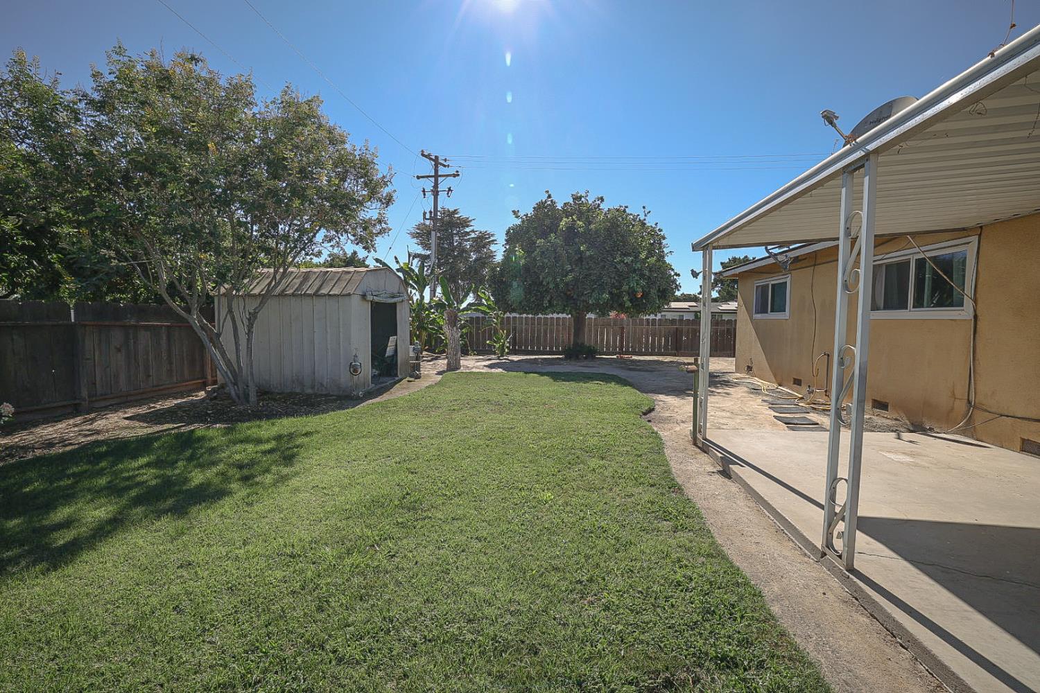 543 E Hopkins Ave, Fresno, CA 93706