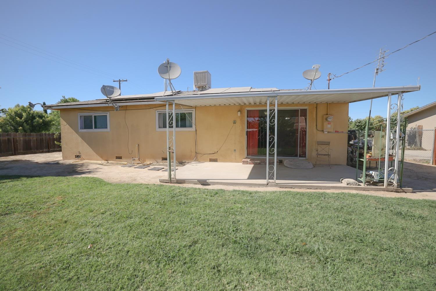 543 E Hopkins Ave, Fresno, CA 93706