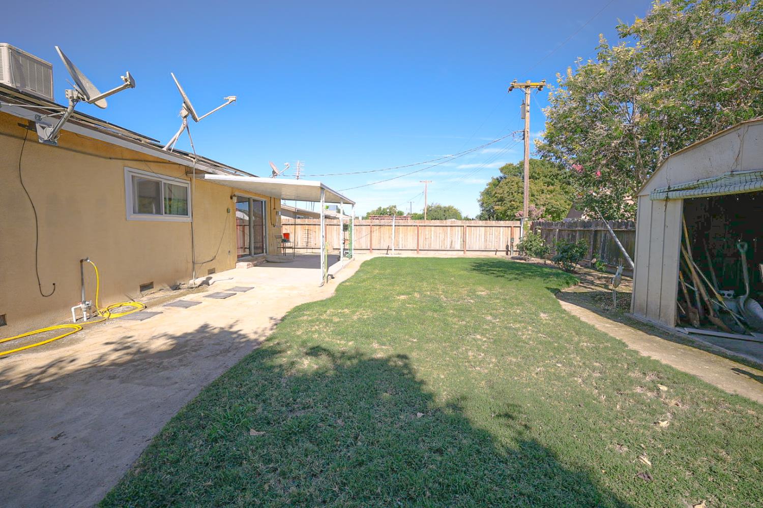 543 E Hopkins Ave, Fresno, CA 93706