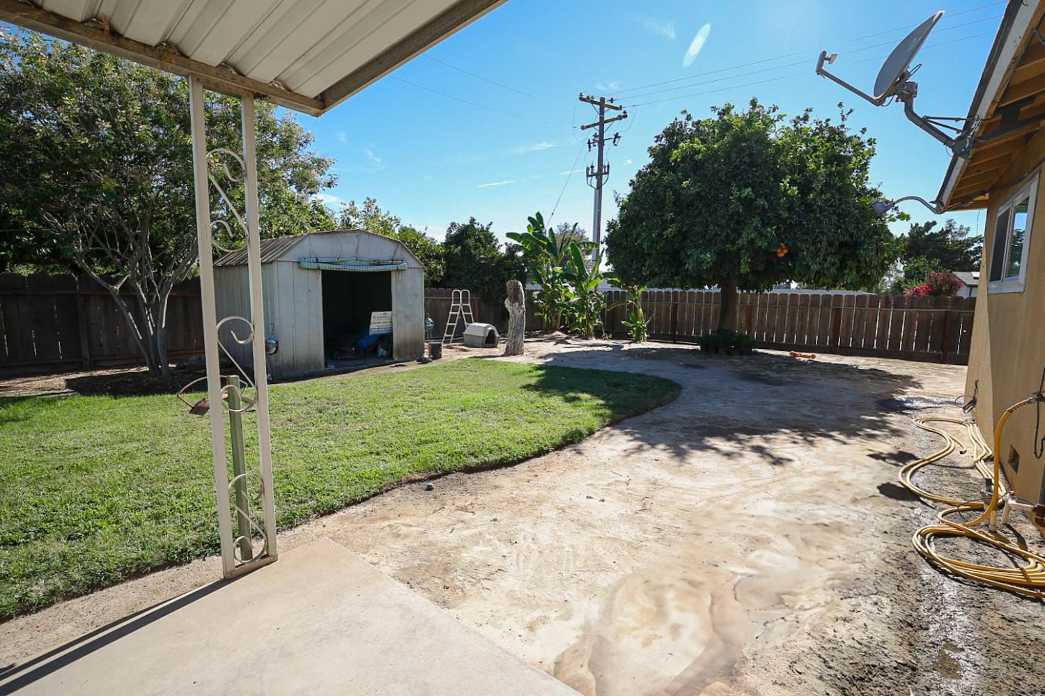 543 E Hopkins Ave, Fresno, CA 93706