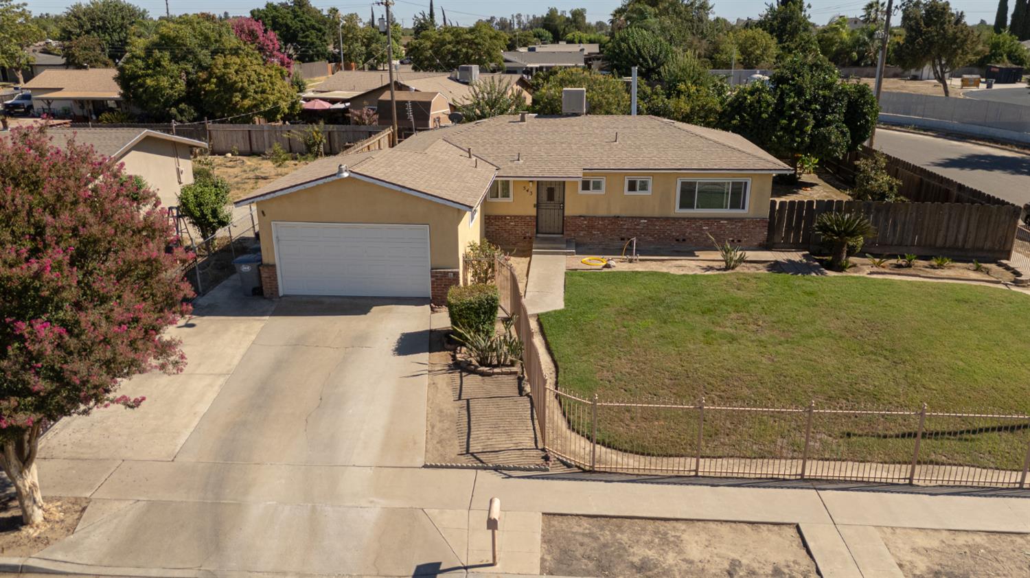 543 E Hopkins Ave, Fresno, CA 93706