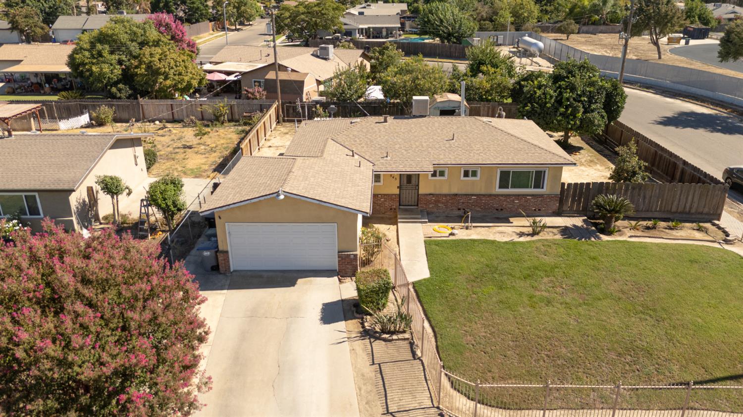 543 E Hopkins Ave, Fresno, CA 93706