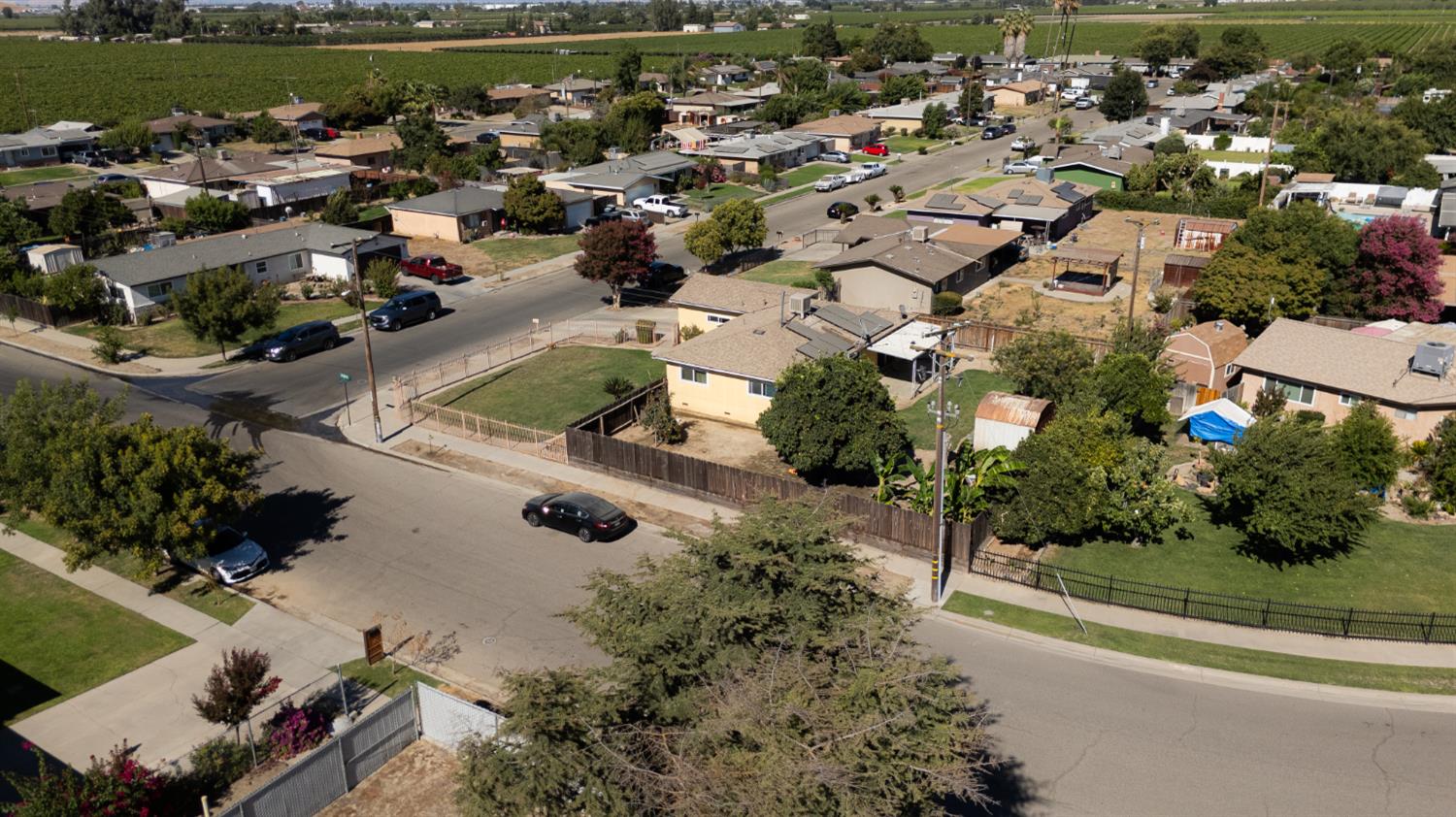 543 E Hopkins Ave, Fresno, CA 93706
